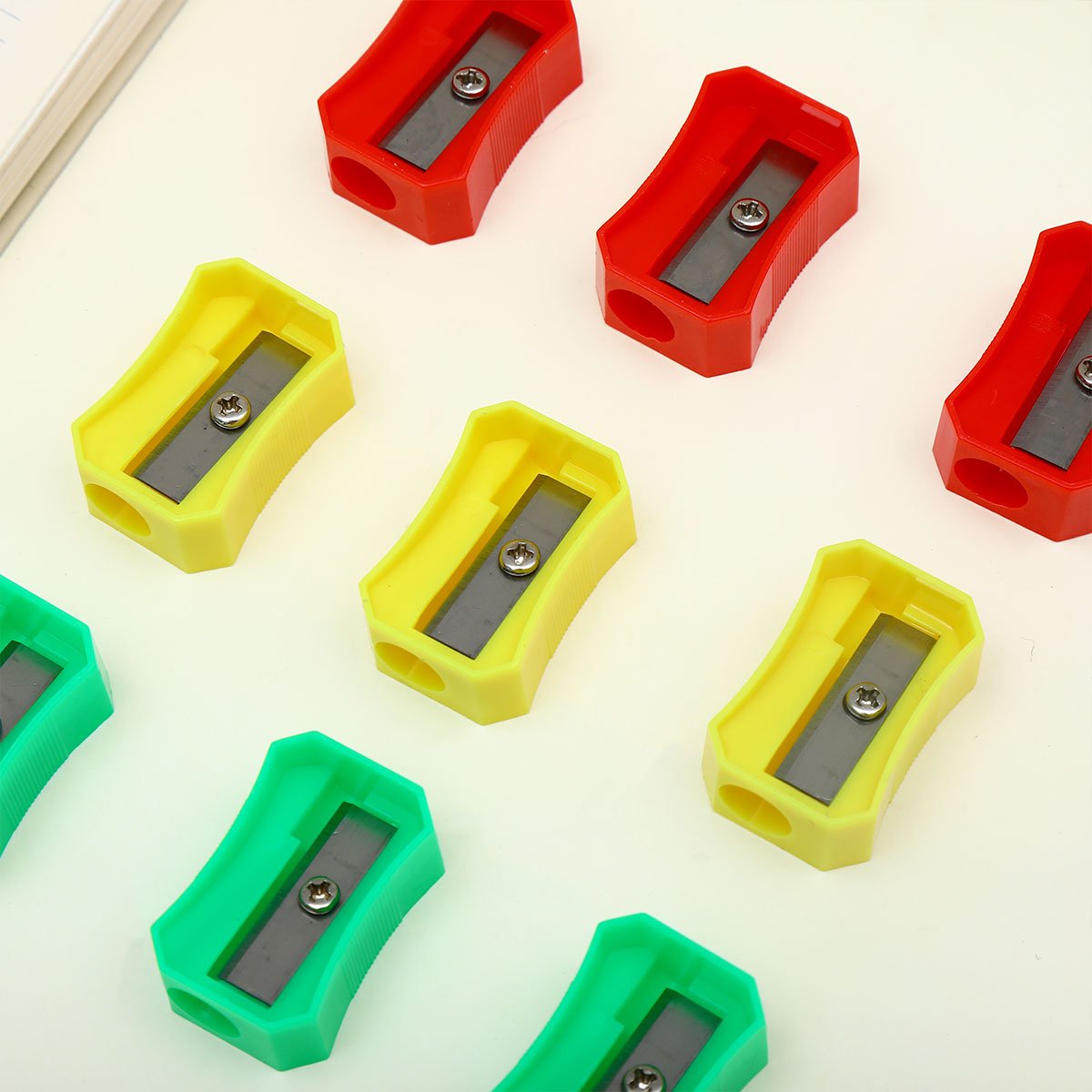 Double-hole plastic manual pencil sharpener - Image 2