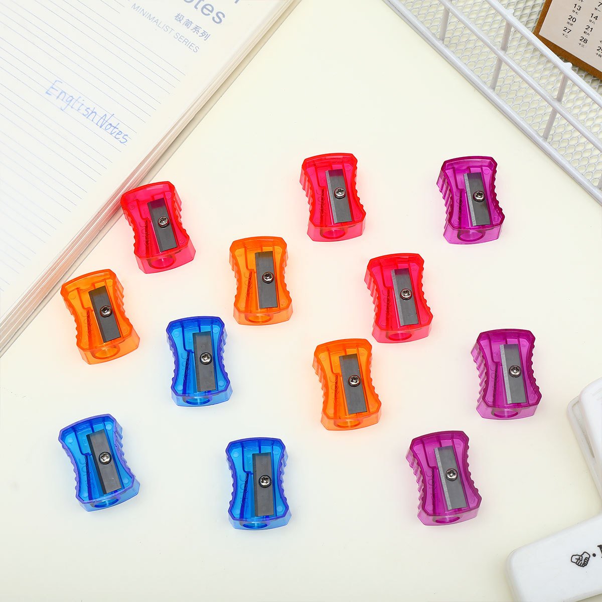 Double-hole plastic manual pencil sharpener - Image 4