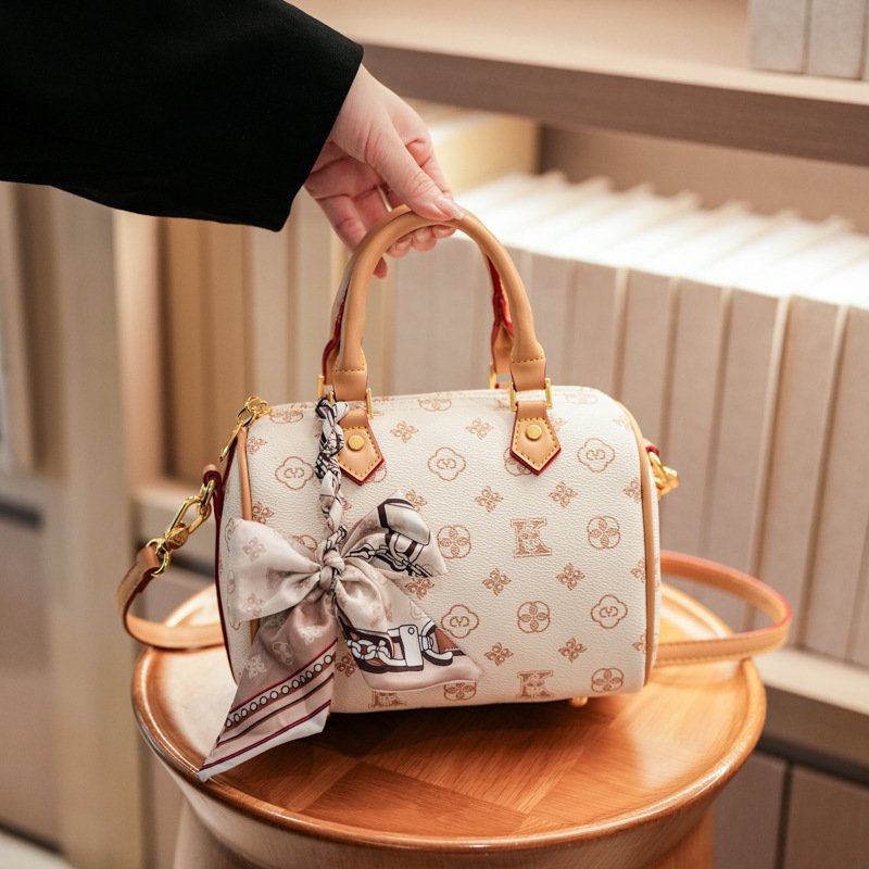 Boston Luxury Pillow Bag – Women's Large Shoulder Handbag 2025 - Image 3