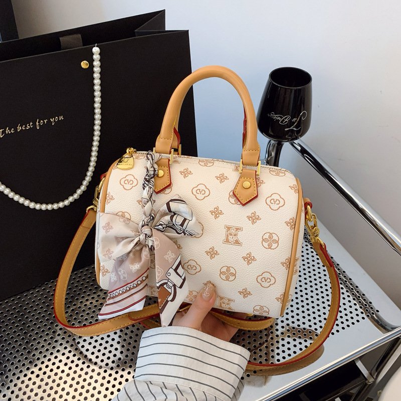 Boston Luxury Pillow Bag – Women's Large Shoulder Handbag 2025 - Image 5